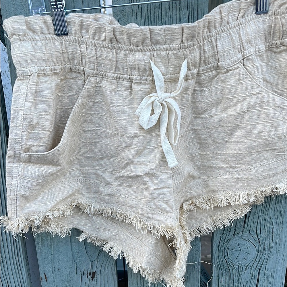 BDG Women's Tan Frayed Hem Shorts - Picture 8 of 9